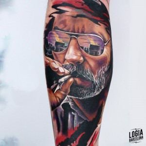 Tatuaje cigarrillo gafas de sol Logia Barcelona - Laura Egea
